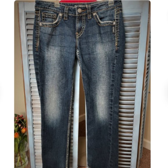 Vintage women's dark washed jeans
